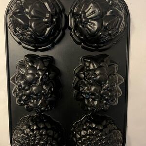 Nordic Ware Floral Mini Cake Bundt Pan Heavy Cast Aluminum Non-Stick Baking Mold